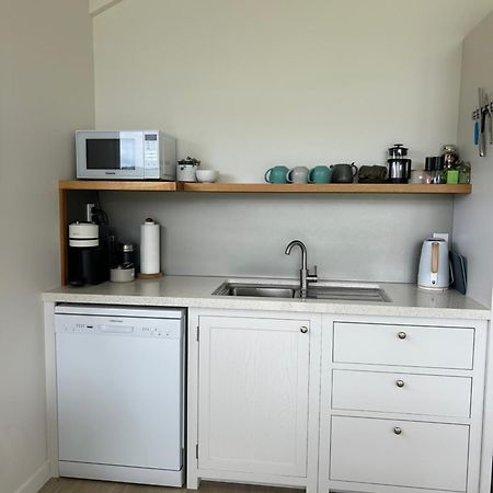 Apartamento Purangi Waterfront Retreat Cooks Beach Exterior foto
