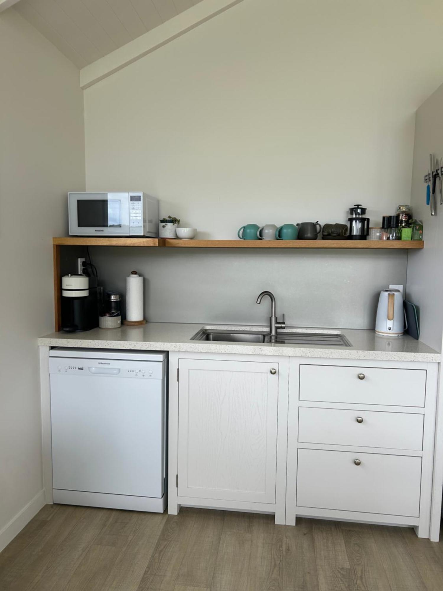 Apartamento Purangi Waterfront Retreat Cooks Beach Exterior foto